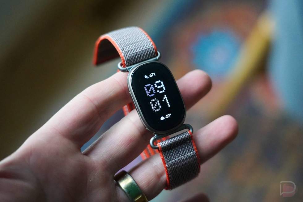 Fitbit Edge Review - in hand design, pros and cons, should you buy it